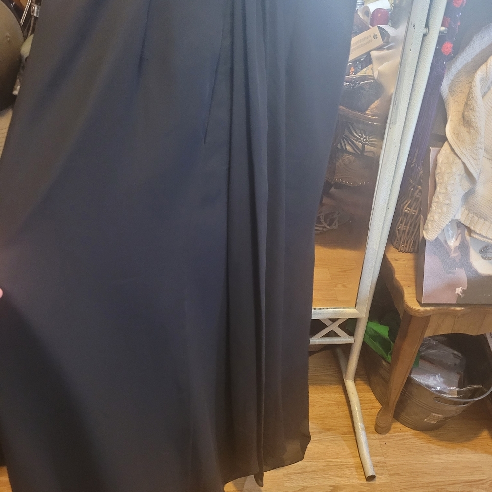 Gown - Picture 15 of 16